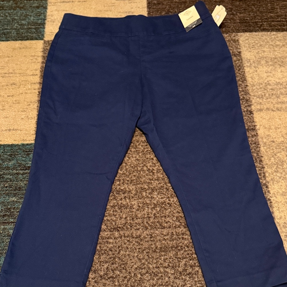 St. John's Bay Navy Capri pants Size 12